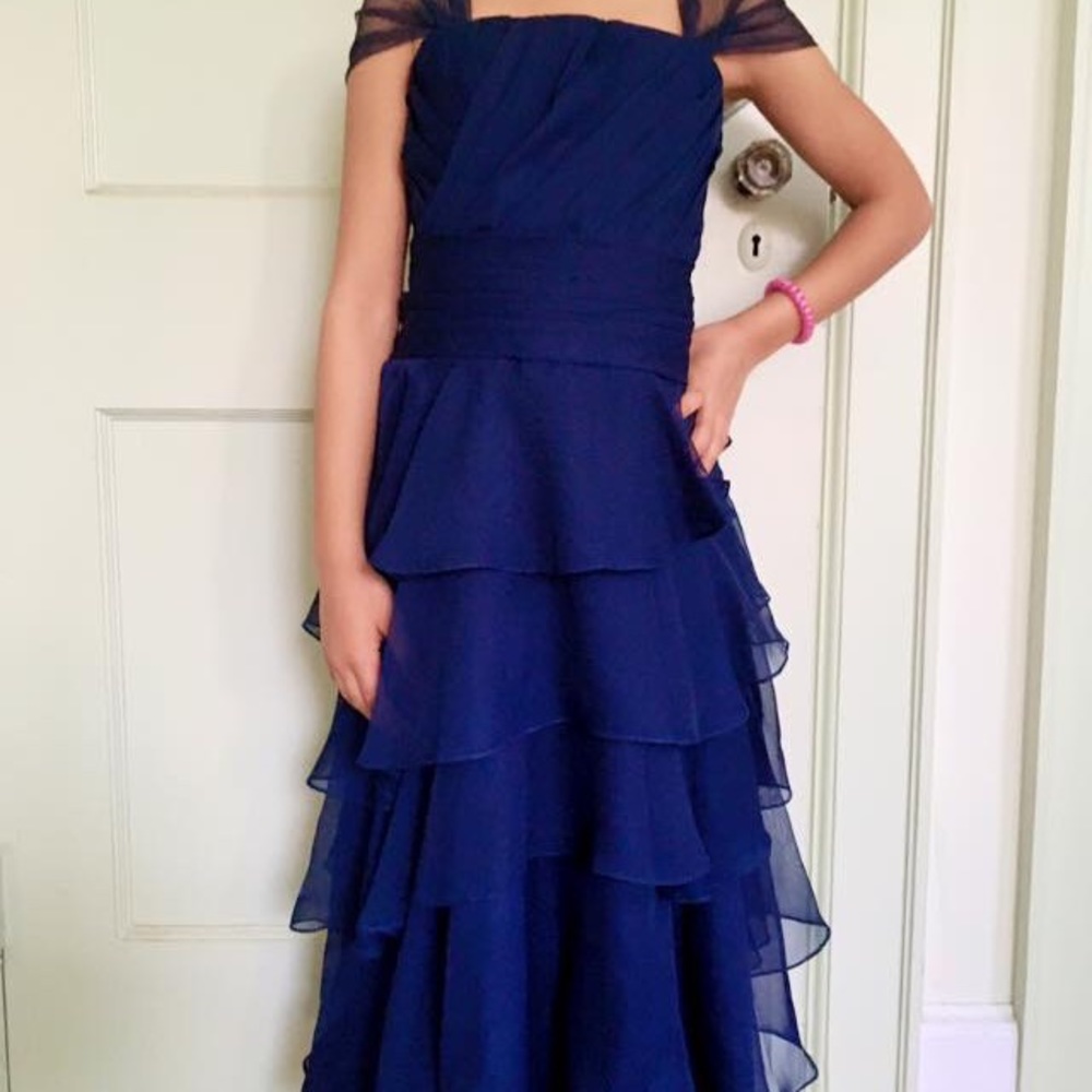 Girl’s Size 6-8 gown
